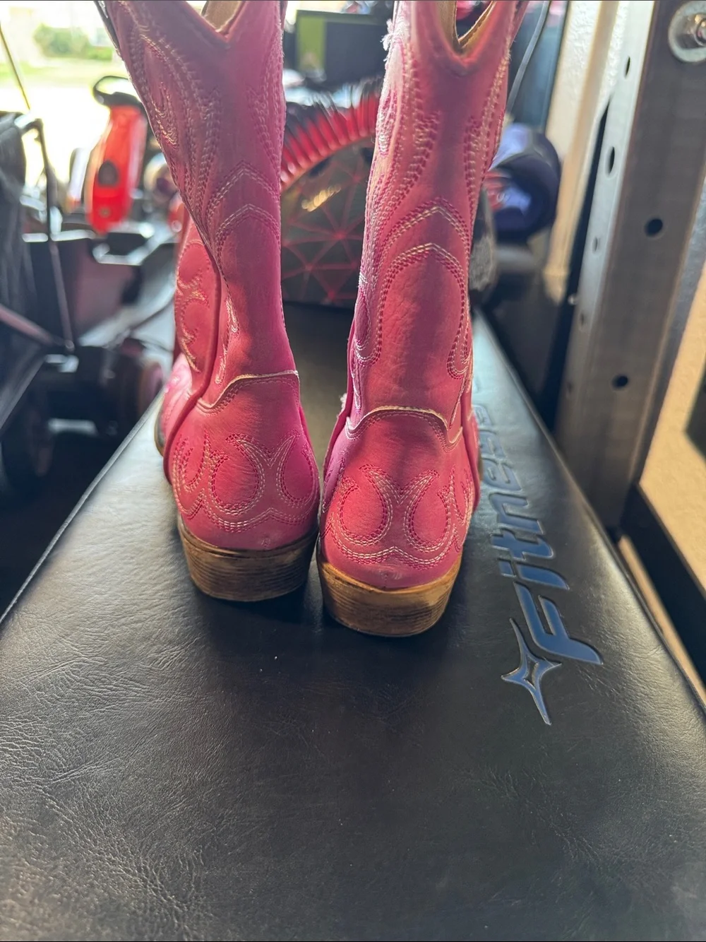 Roper vibrant pink